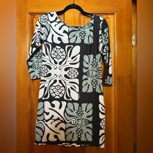 Chic Black and White Patterned Long Sleeve Dress